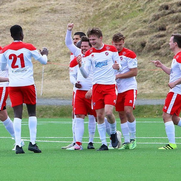 Leikmenn Kormáks Hvatar fagna öðru marki sínum í leiknum í dag. MYND: ÓAB