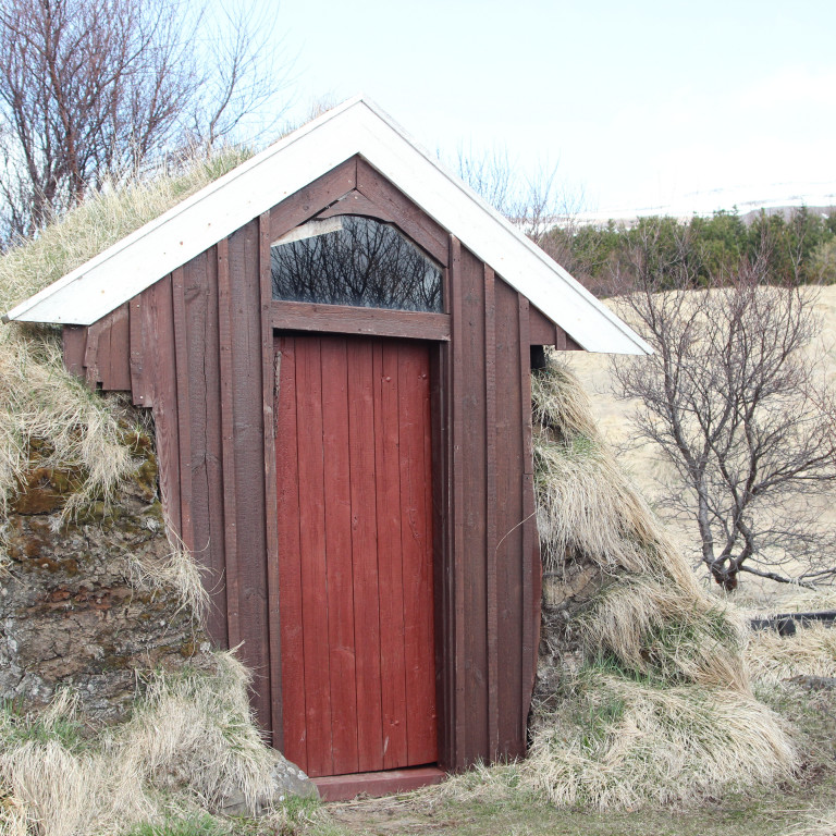 Endurbætur eru hafnar á mylluhúsinu í Kirkjuhvammi við Hvammstanga sem var endurgert árið 1996 en nú er aftur kominn tími á viðhald þess. Mynd: KSE