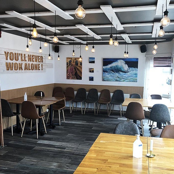 Þéttsetnu bekkirnir eiga ekki upp á pallborðið þessa dagana. MYNDIR FRÁ HARD WOK CAFÉ