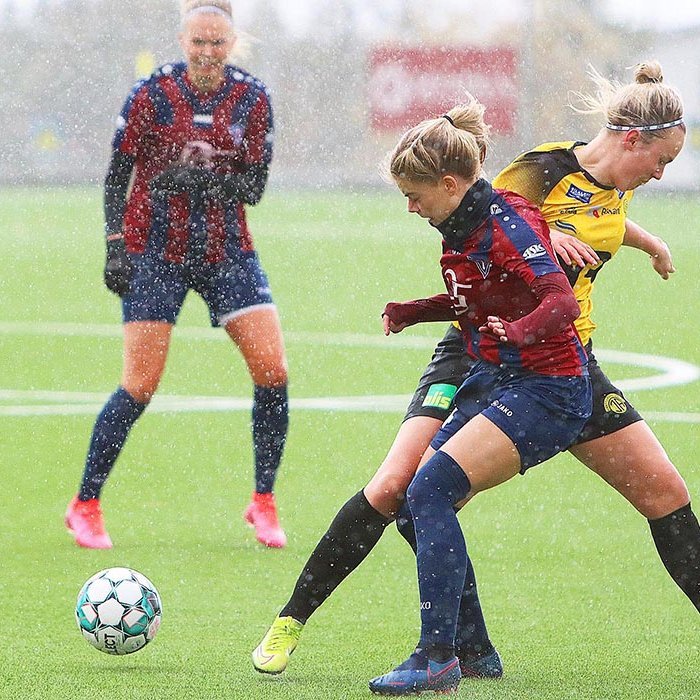 Rakel Sjöfn í baráttunni gegn ÍA og veðrinu. MYNDIR: ÓAB