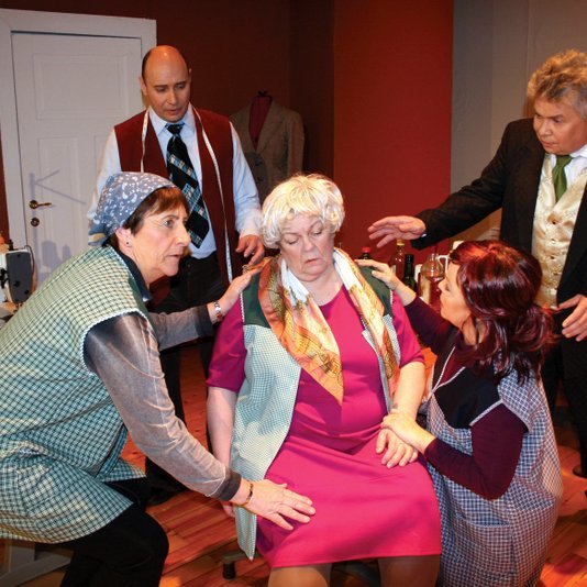 Myndir úr leikskrá, teknar á æfingu.