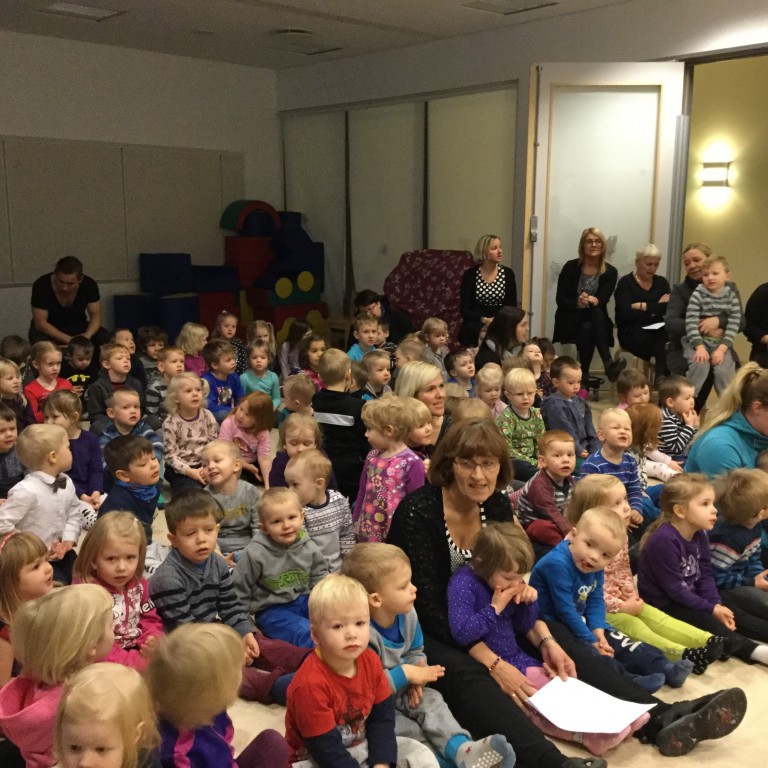 Haldnar voru hátíðarvinastundir á leikskólanum Ársölum á Sauðárkróki sl. föstudag í tilefni af 100 ára afmæli kosningaréttar kvenna á Íslandi. Ljósm./Ársalir.