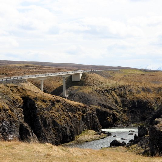 Einbreið brú yfir Laxá í Refasveit. Mynd:FE
