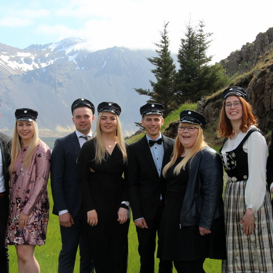 Búfræðingarnir, talið frá vinstri: Jóhannes Geir, Stella Dröfn, Friðrik Andri, Lilja Dóra, Ágúst Gestur, Margrét, Ólöf Rún og Hartmann Bragi. Mynd:FE