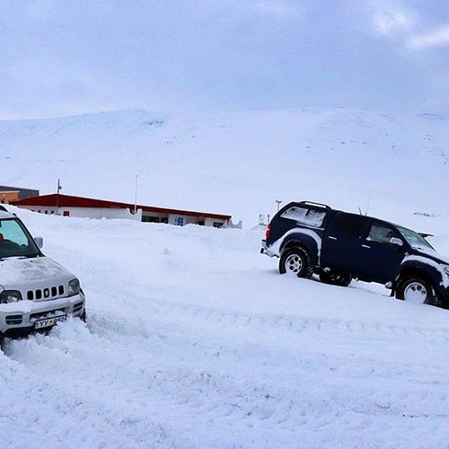 Það var varla nokkur leið að átta sig á því hvar hinn raunverulegi vegur lá við Ketilás í Fljótum. MYNDIR: ÓAB