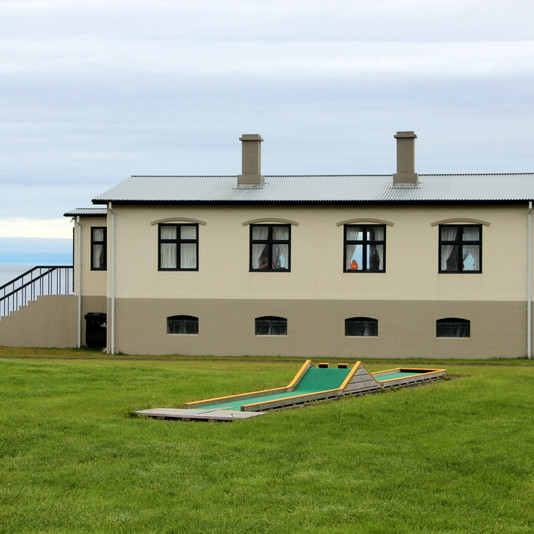 Veitingahúsið Bjarmanes stendur aðeins örfá skref frá fjöruborði Húnaflóans. Myndir:FE