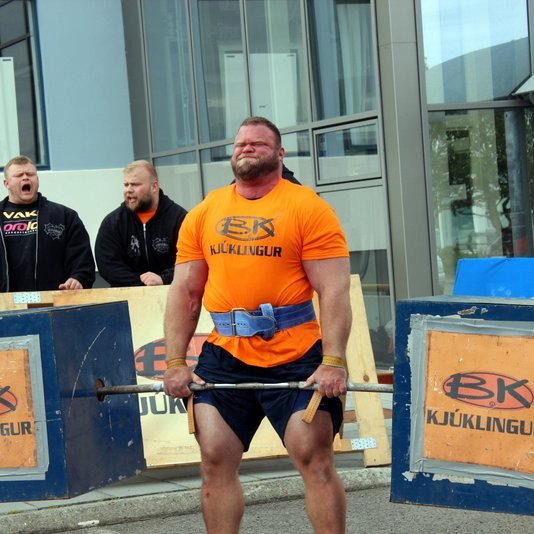 Ari Gunnarsson varð Norðurlands Jaki árið 2018. Hér lyftir hann 400 kílóum í réttstöðulyftu. Myndir: FE