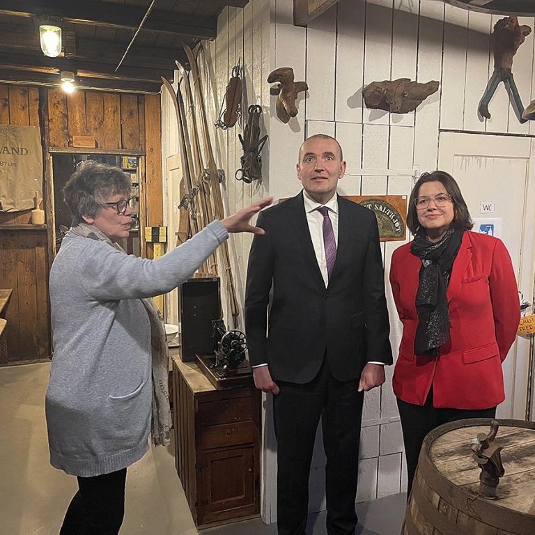 Guðni forseti og Elíza ásamt Þuríði Þorleifsdóttur í Verslunarminjasafninu Bardúsa. MYNDIR: UNNUR VALBORG