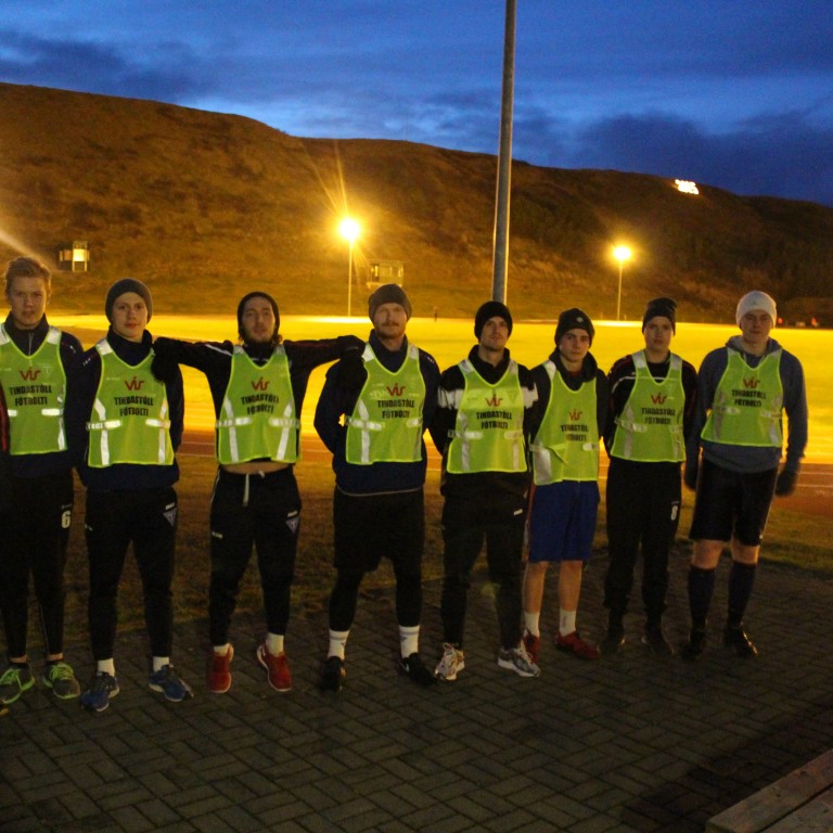Knattspyrnuiðkendur hjá Tindastól vilja svo sannarlega sjást vel. Ljósm./Ómar Bragi Stefánsson.