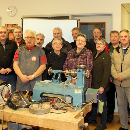 Félag eldri borgara í Skagafirði fékk kynningu á trérennismíði hjá Félagi trérennismiða á Íslandi um helgina. Aðsendar myndir.