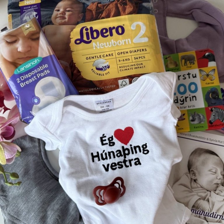 Gjöfin sem nýburar sveitarfélagsins fá. Mynd tekin af hunathing.is