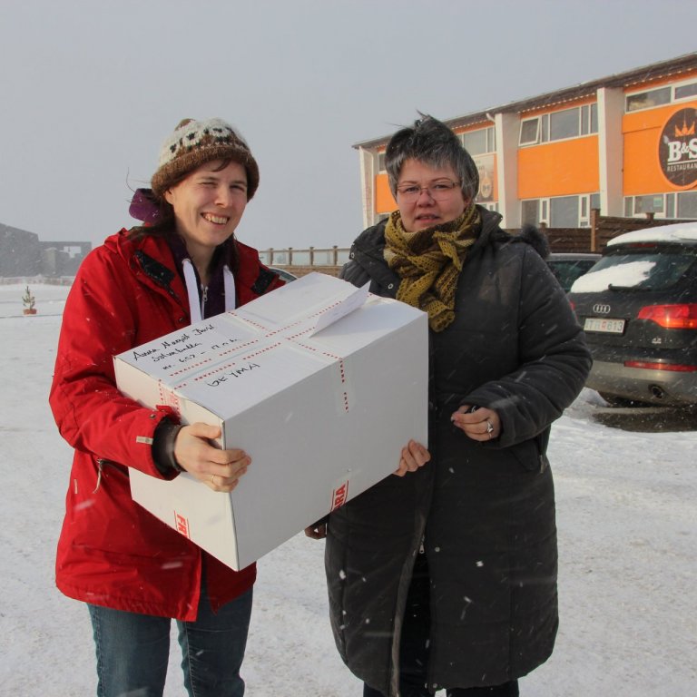 Vörur afhentar á Blönduósi. Mynd:FE