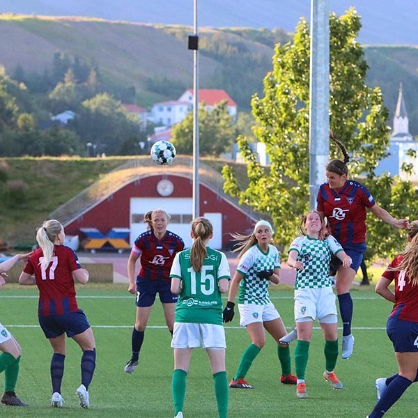 Mur með skalla að marki gestanna í síðari hálfleik. MYND: ÓAB