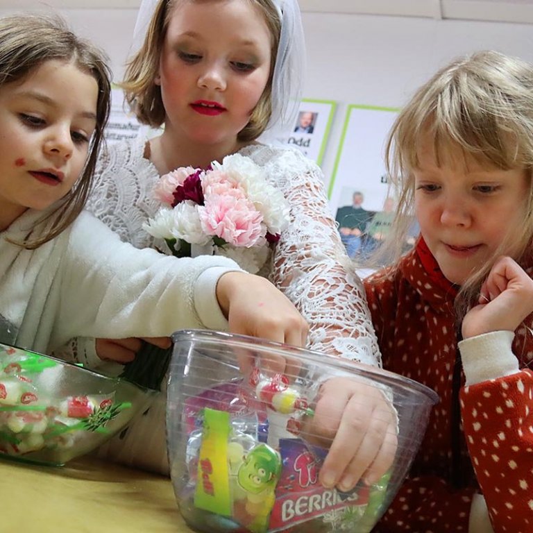 Það getur verið vandi að velja bestu molana. MYNDIR: ÓAB