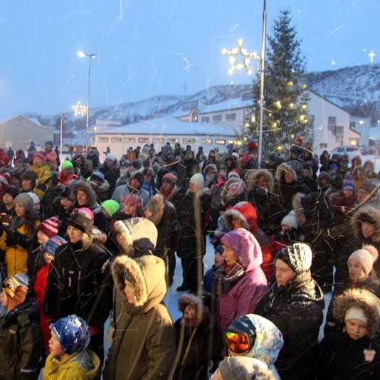 Ljósin tendruð á jólatrénu á Króknum -- Myndir