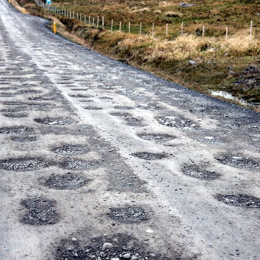 Endurbætur á Vatnsnesvegi eru nú komnar inn á samgönguáætlun. Mynd: FE