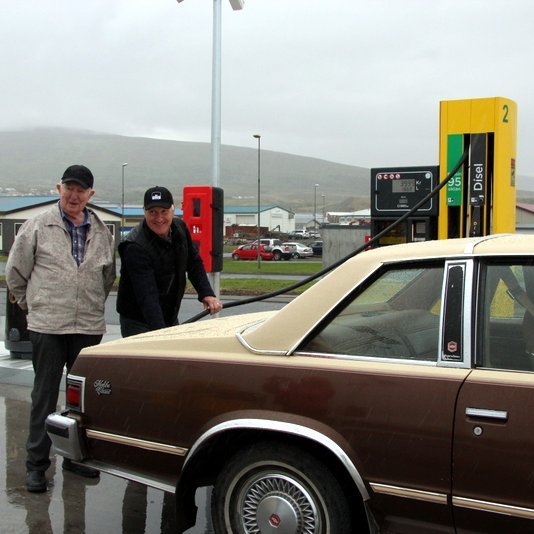 Dælt á Chevrolet Malibu bifreið Bjarna Har. Mynd:FE