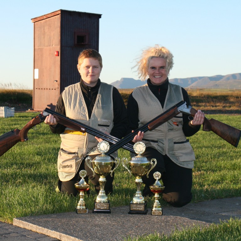 Snjólaug María Jónsdóttir er Skyttan 2015 og Bjarnþóra María Pálsdóttir er Nýliðinn 2015. Ljósm./Guðmann Jónasson.