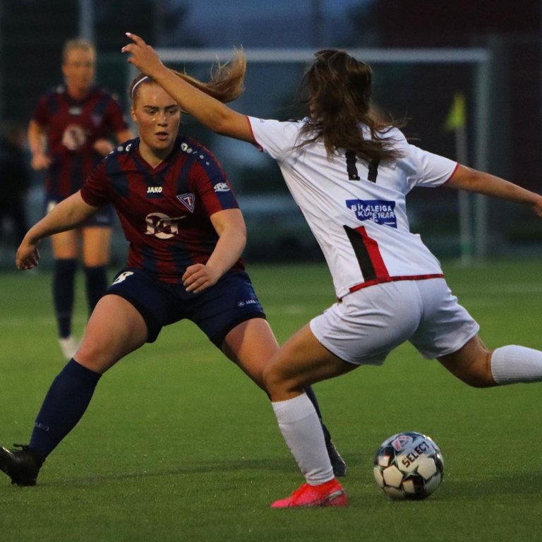 Hrafnhildur Björnsdóttir í baráttunni í kvöld. Hún lék 101. leik sinn fyrir Tindastól í kvöld. MYND: ÓAB