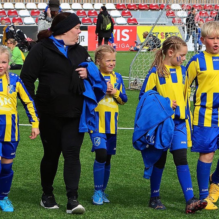 Knattspyrnukempur austan Vatna. MYNDIR: ÓAB