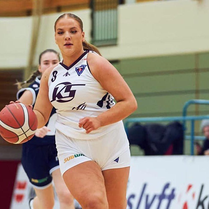 Inga Sigríður Jóhannsdóttir á fullri ferð í gærkvöldi. Hún var með fimm stig og fimm fráköst í leiknum. MYND: SIGURÐUR INGI