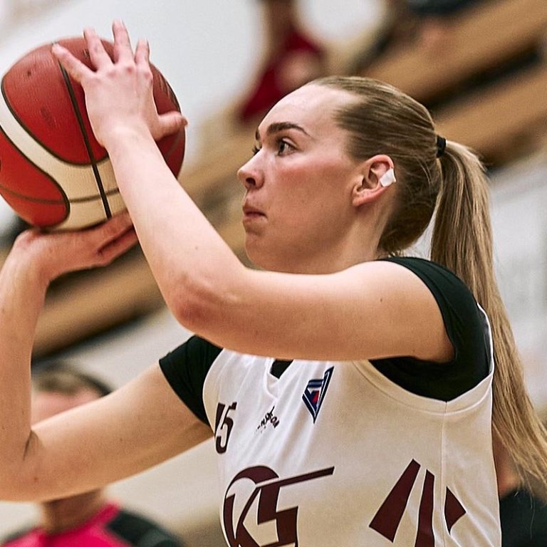 Inga Sólveig setti mikilvæg stig á lokakafla leiksins í gær. MYND: SIGURÐUR INGI