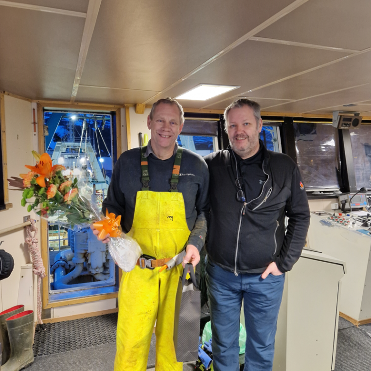 Ingólfur Arnarson ásamt skipstjóra Arnars, Guðmundur Henrý Stefánsson. Mynd tekin af fisk.is.