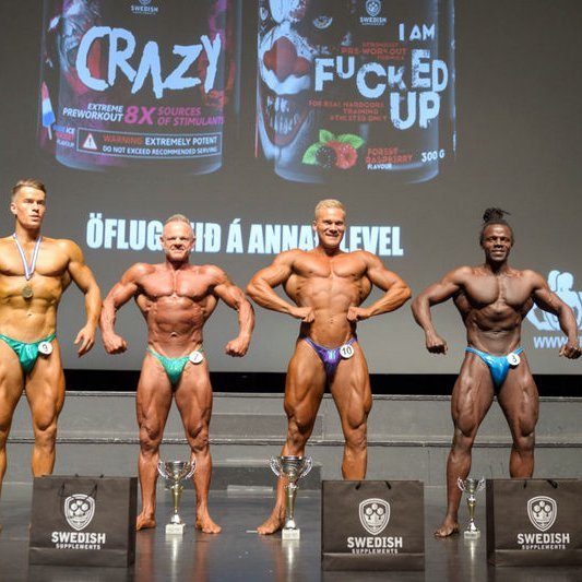 Tveir Skagfirðingar í eldlínunni í Vaxtarrækt, Elmar Eysteinsson lengst til vinstri og Gunnar Stefán Pétursson, Íslandsmeistarinn sjálfur, þriðji frá vinstri. Milli þeirra stendur Sigurkarl Aðalsteinsson og David Nyombo Lukonge er lengst til hægri. Mynd: Fitness.is/ Gyða Henningsdóttir (www.gyda.is)