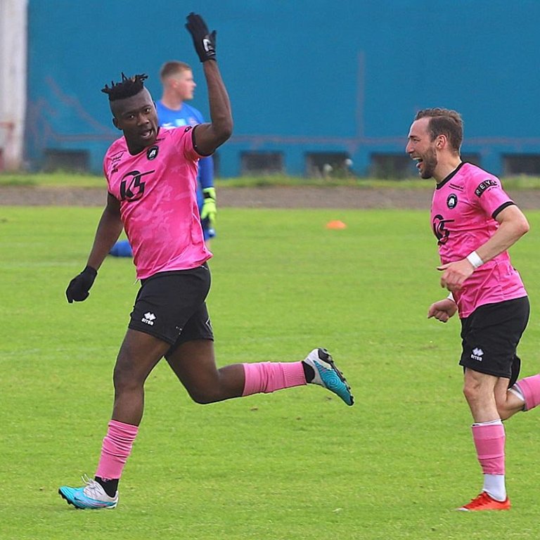 Ismael fagnar sigurmarki. MYND AF AÐDÁENDASÍÐU KORMÁKS/HVATAR