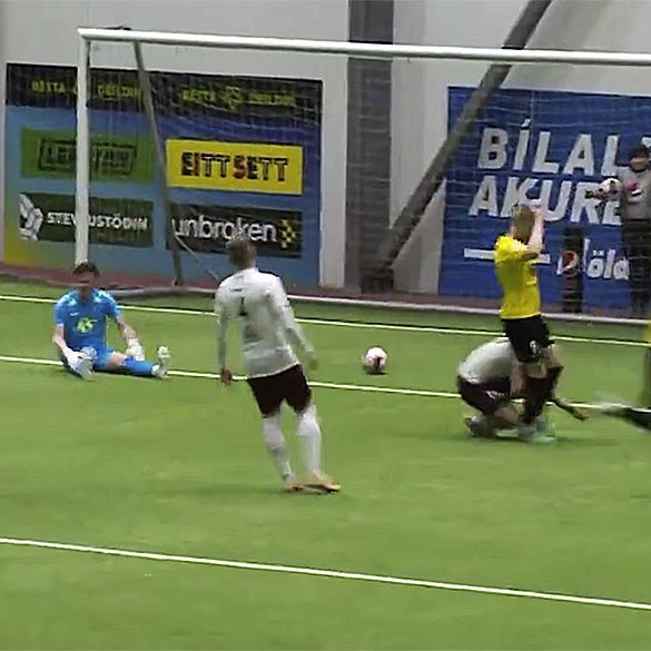 Skagamenn gera fyrsta markið eftir 34. mínútna leik og Tindastólsmenn frekar svekktir en þeir gerðu vel í dag. SKJÁSKOT