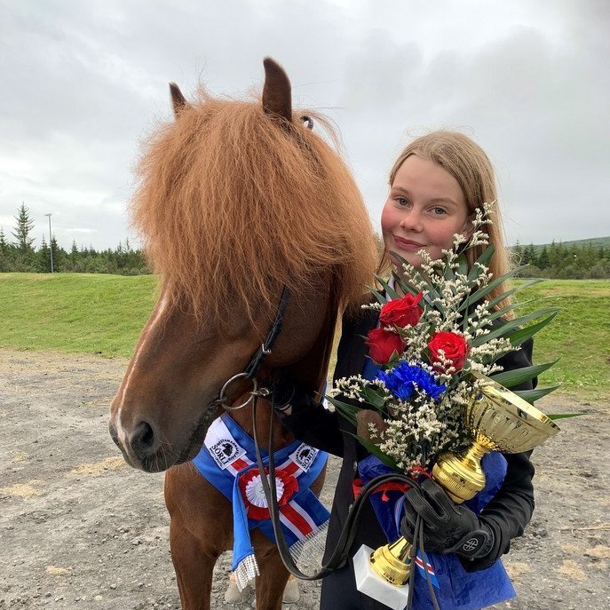 Þórgunnur Þórarinsdóttir og Hnjúkur frá Saurbæ á Íslandsmóti yngri flokka í Hafnarfirði síðastliðið sumar. Mynd: Sigríður Gunnarsdóttir.