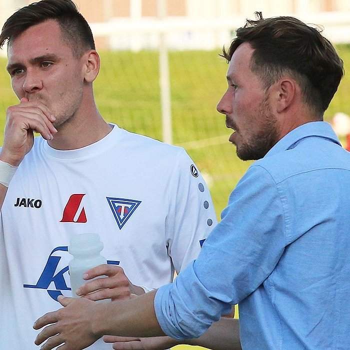 Jay ásamt Tanner Sica leikmanni Tindastóls á vellinum síðasta haust. MYND: JÓI SIGMARS