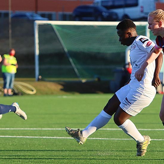 Sandra Nabweteme skorar jöfnunarmarkið og hún gerði sigurmark leiksins á síðustu sekúndunni. MYND: ÓAB