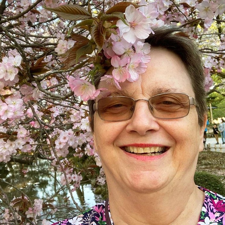 Jóhanna Pálmadóttir í blómahafi. AÐSEND MYND