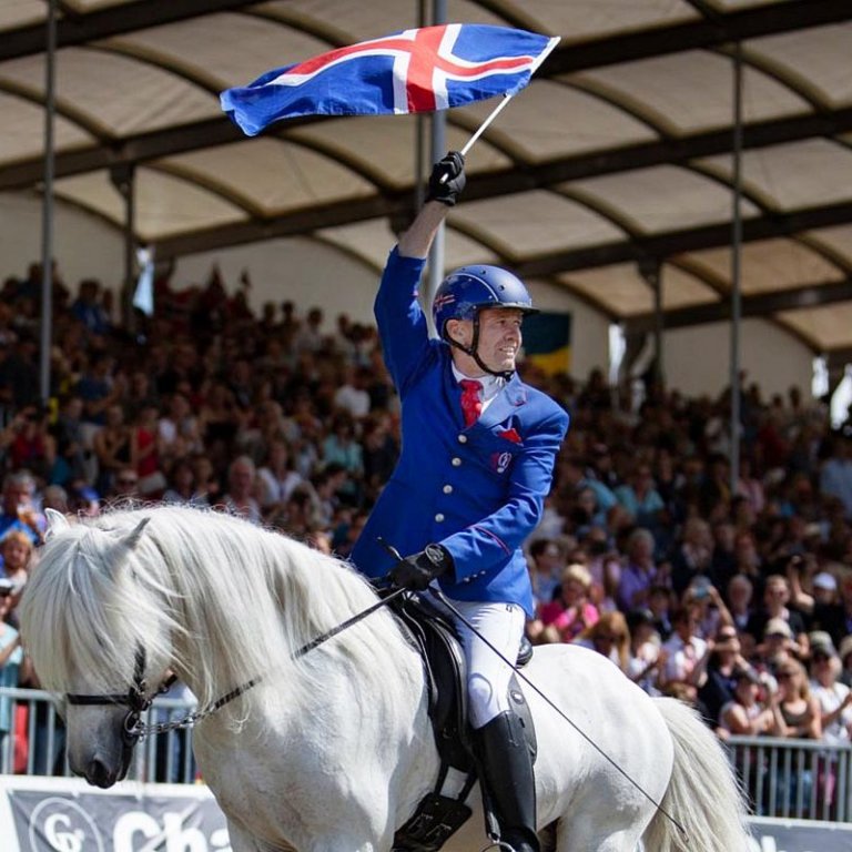 Jóhann Skúla fagnar sigri á HM í sumar. MYND: LHHESTAR.IS