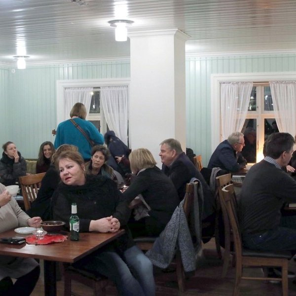 Vel var mætt á jólabókakvöld Gleðibankans. Mynd: Árni Geir, sótt á Húni.is.