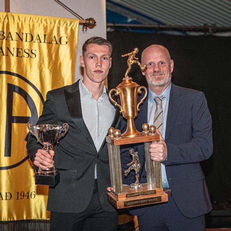 Jón Gísli Eyland Gíslason og Eggert Herbertsson formaður KFÍA. MYND: JÓN GAUTUR FOTO