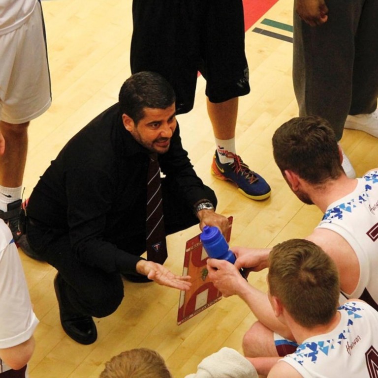 Jou Cousta fer yfir málin með Tindastólsmönnum.  MYND: ÓAB