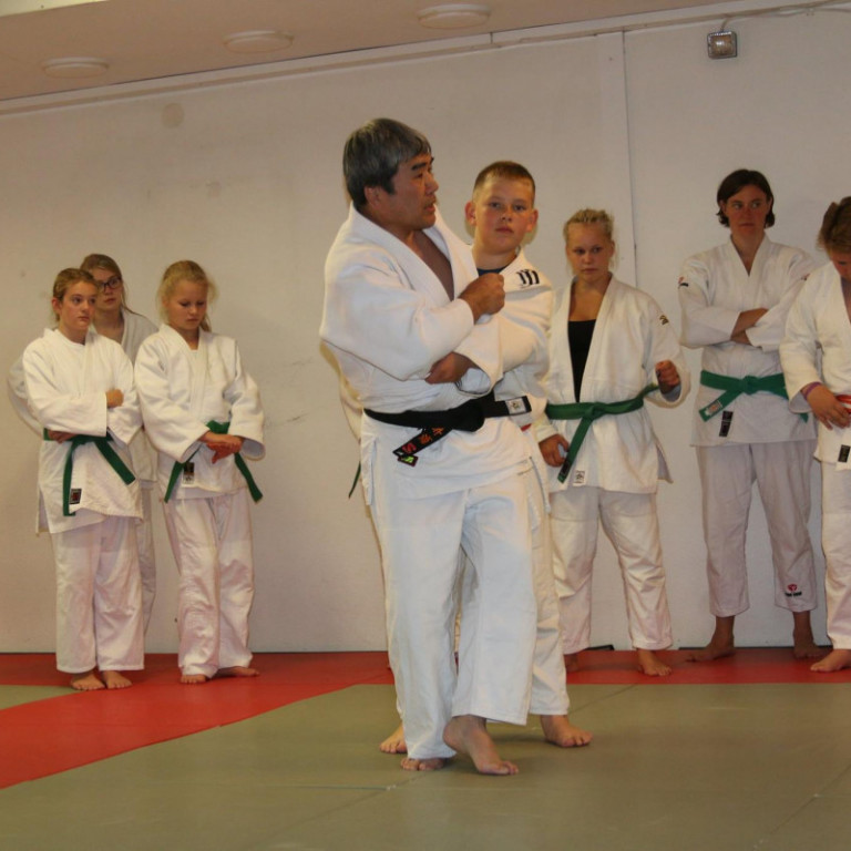 Frá æfingu í Svíþjóð í fyrra, Iura sýnir bragð. Mynd af Tindastóll.is.