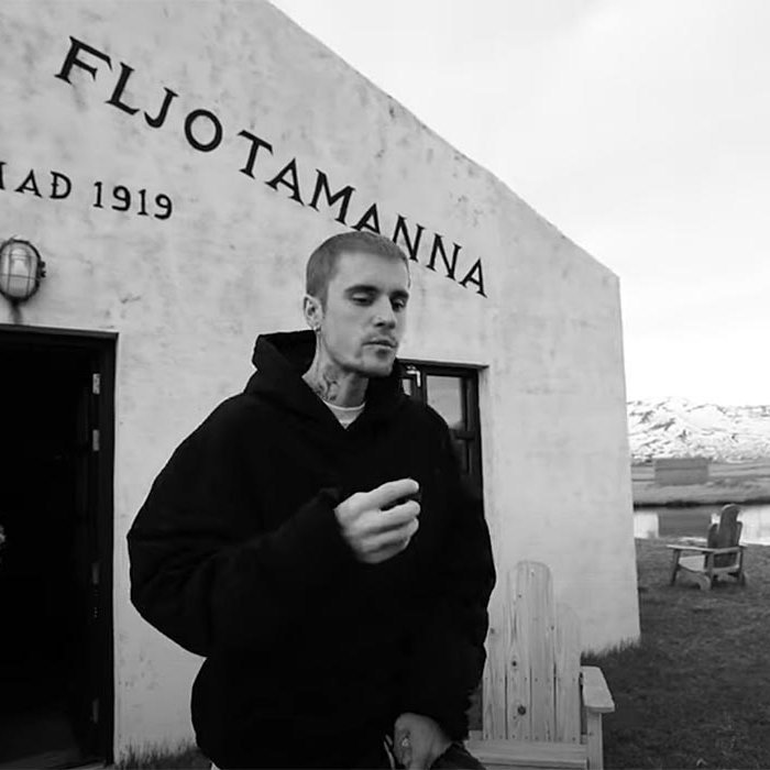 Skjáskot úr myndbandi Justin Nieber. Verða Fljótin svo heimsfræg að það gæti þurft að hefla veginn yfir Lágheiði og út í Haganesvík? Hver veit. SKJÁSKOT