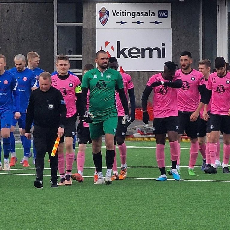 Leikmenn KÁ og Kormáks/Hvatar ganga glaðbeittir til leiks. MYND AF AÐDÁENDASÍÐÐU KORMÁKS