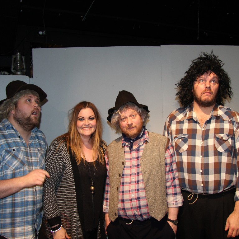 Leikstjórinn Sigurlaug Vordís ásamt ræningjunum þremur. Mynd: BÞ.