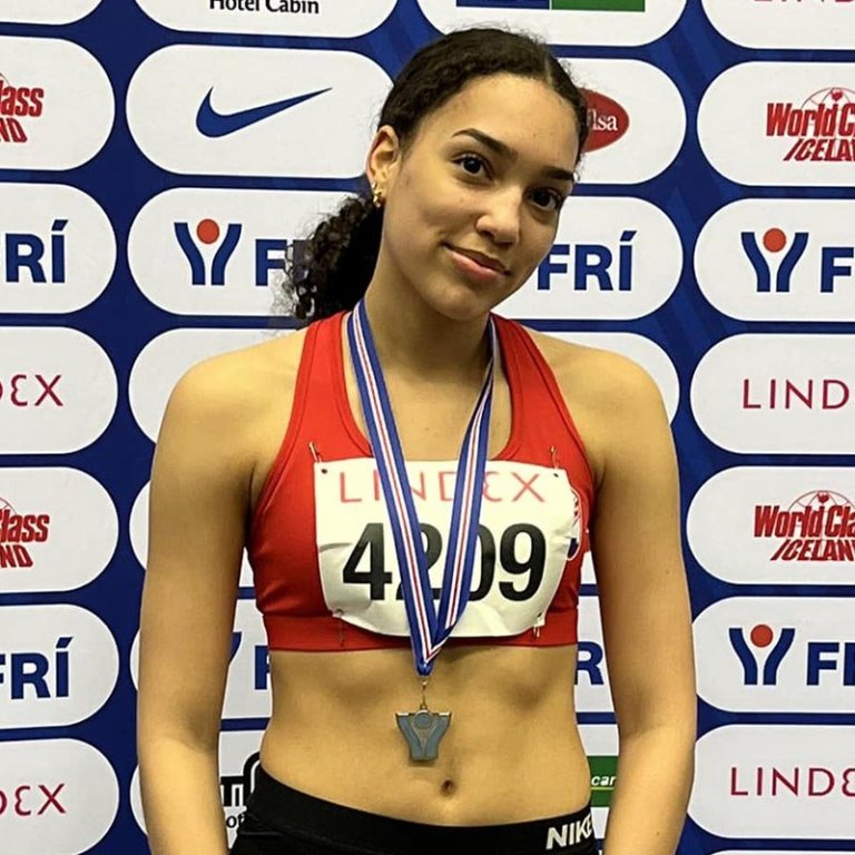 Katelyn Eva John. MYND AF FACEBOOK