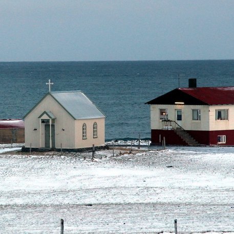 Ketukirkja á Skaga byggð 1893–1896 en hönnuður hennar var Árni A. Guðmundsson, forsmiður og bóndi í Víkum á Skaga. Mynd: PF.