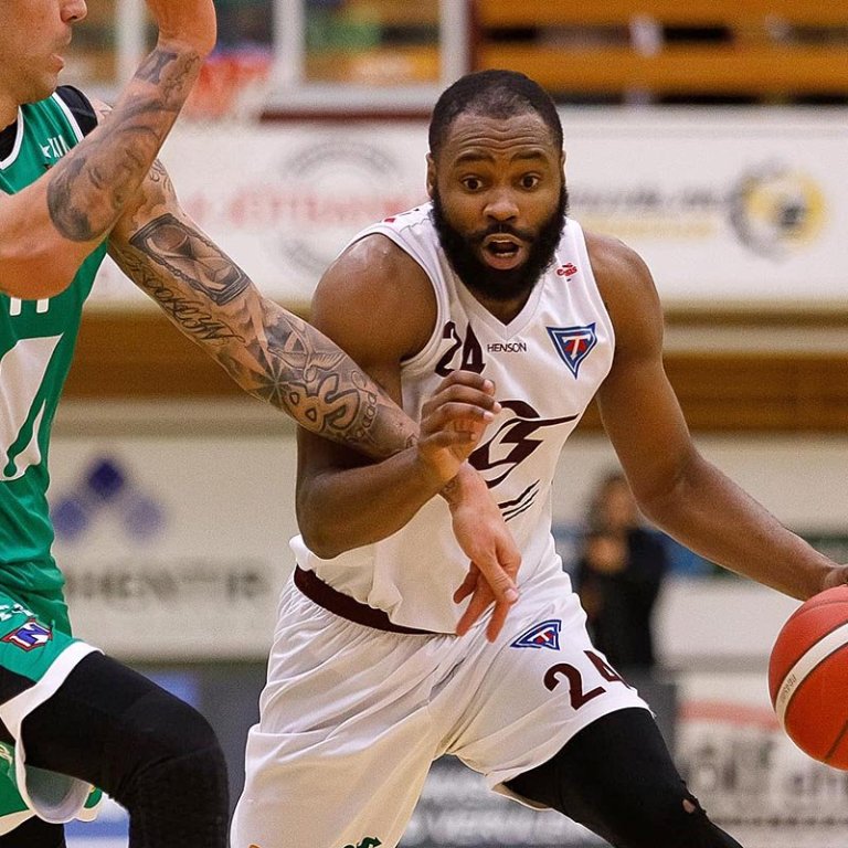 Keyshawn var með 12 stig í gær en hitti engu 3ja stiga skoti í fjórum tilraunum. MYND: DAVÍÐ MÁR