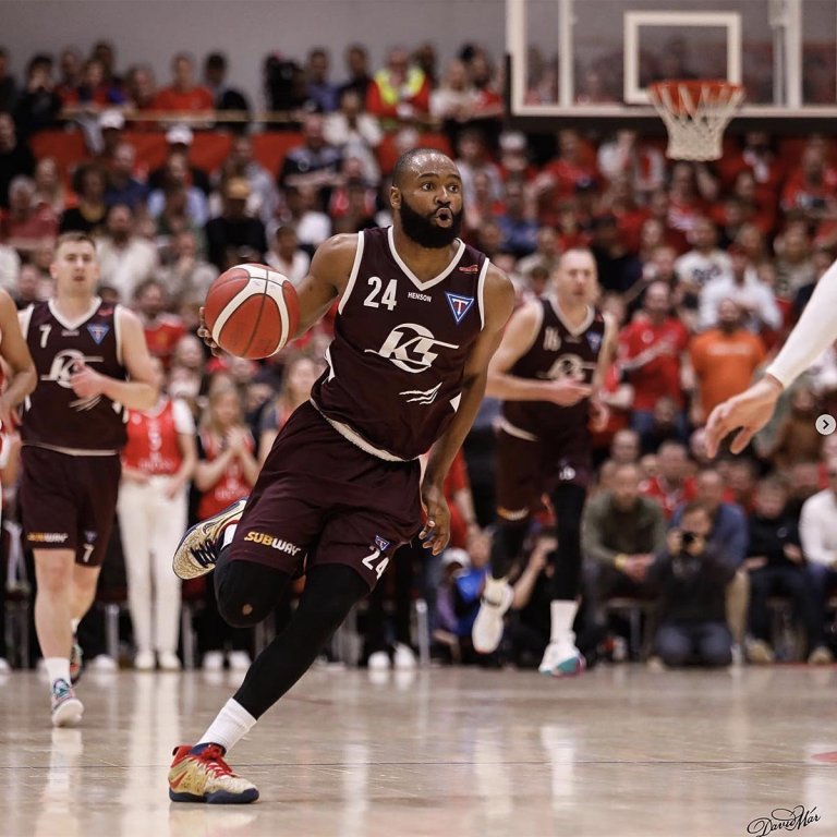 Keyshawn með boltann í oddaleiknum gegn Valsmönnum í vor. MYNDÞ DAVÍÐ MÁR