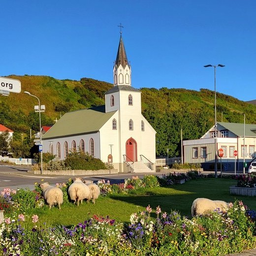 Veisluborð á Kirkjutorginu á Sauðárkróki. Mynd: PF.