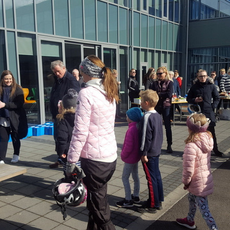 Vel mætt á hjálmaafhendingu Kiwanis