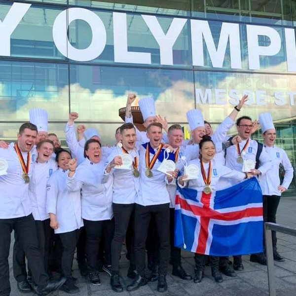 Frækinn hópur kokkalandsliðs Íslands. Mynd af Facebook-síðu Kokkalandsliðsins.