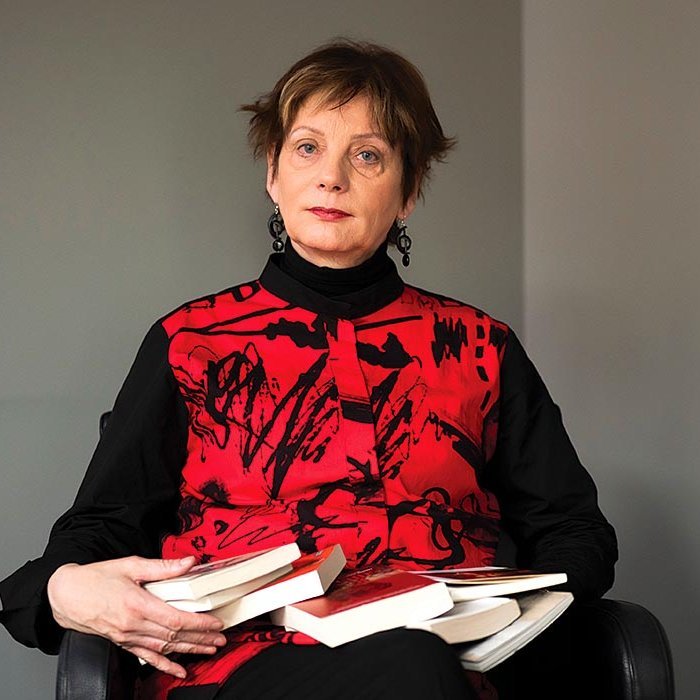 Kobrún í bókaflóði. MYND: Sigtryggur Ari Jóhannsson